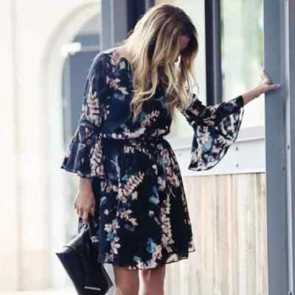 Vince Camuto Floral Fit & Flare Bell Sleeve Dress- Size 8